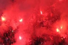 Foto: Družba Slavie s Hajdukem vrcholila vtrhnutím na hřiště