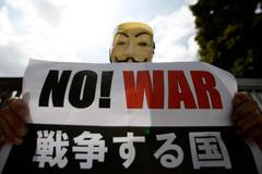 protest tokio armáda demonstrant