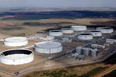 Centrální tankoviště ropy u Nelahozevsi