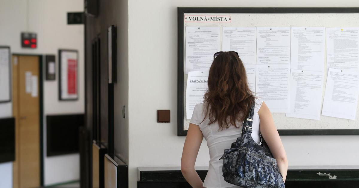 Nezaměstnanost v Česku se drží nad pěti procenty