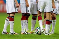 VIDEO Netradičně rozehraný přímý kop Němců