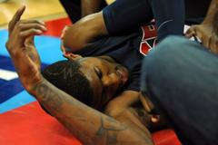 VIDEO Děsivé zranění Paula George v přípravě na MS