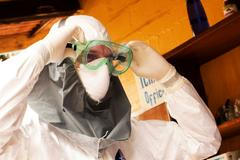 Lékaři pečující o pacienty nakažené ebolou