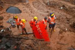 Indičtí záchranáři ve vesnici Malin