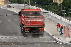 Zatěžkávací zkoušky Trojského mostu