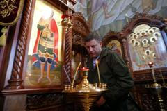 Alexandr Zacharčenko v chrámu ve městě Makejevka.