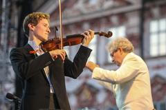 Česká fiharmonie a Bobby McFerrin na Staroměstském náměstí