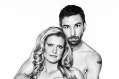 Nahé fotky Gabriela Soukalová a Petr Koukal