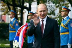 Vladimir Putin u pomníku osvoboditelů v Bělehradě.