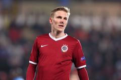 Fotbalová bitva na Letné: krev i naštvaný Benítez