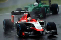 Marussia Formula One driver Bianchi of France drives in front of Caterham Formula One driver Kobayashi of Japan during the Japanese F1 Grand Prix at the Suzuka Circuit