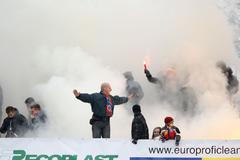 FOTO Silvestrovské derby ovládla Sparta. Pak řádili fanoušci