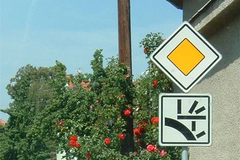 Hodně komplikovaná dopravní značka