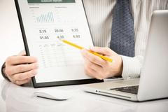 Ekonomika, úroková sazba, úroky, úvěr, investice, ilustrační foto