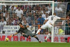 Real-Barcelona: Karin Benzema - Claudio Bravo
