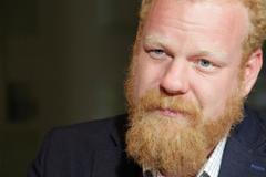 Jak hluboká nás čeká krize? Sledujte speciál DVTV s ekonomem Tomášem Sedláčkem