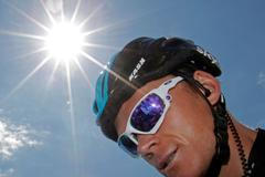 Britský cyklista Christopher Froome ze stáje Sky Procycling před závodem desáté etapy Tour de France 2012.