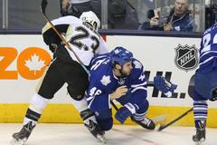 NHL: Pittsburgh Penguins vs Toronto Maple Leafs (Polák a Downie)