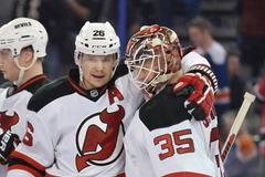Cory Schneider a Patrik Eliáš slaví výhru New Jersey