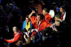 Vladimir Kličko slaví vítězství nad Kubratem Pulevem