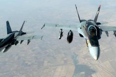 Americké F-18E Super Hornet nad Irákem.