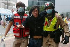 Střety demonstrantů s policisty v Hongkongu - 1. prosince