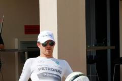 Formulový den D-1: Nico s míčem a Red Bull bez křídel