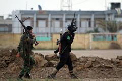 Šíitští bojovníci během ofenzívy proti Islámskému státu v Iráku.