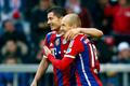 Lewandowski a Robben se radují z gólu Bayernu