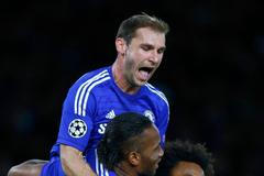 Didier Drogba, Branislav Ivanovic, Willian slaví gól do sítě Mariboru