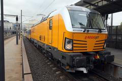 Lokomotiva Siemens Vectron v barvách RegioJetu