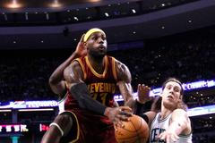 NBA, Cleveland Cavaliers at Boston Celtics: LeBron James (23) - Kelly Olynyk (41)