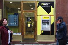 Raiffeisen bank, bankomat, ilustrační foto