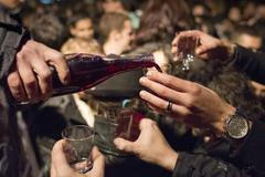 Foto: Ve Francii přivítali nový ročník vína Beaujolais