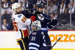 NHL: Calgary Flames at Winnipeg Jets (Ondřej Pavelec)