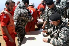 Libanon - vojáci - červený kříž