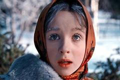 Tehdy patnáctiletá herečka Natlja Sedychová zažila při natáčení Mrazíka první polibek v životě