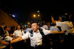 Střety demonstrantů s policisty v Hongkongu