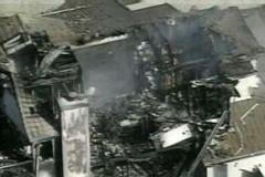 Malé letadlo se v Kalifornii zřítilo na obytný dům