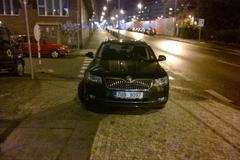 Špatně zaparkované auto poslance Jana Volného