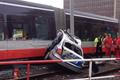 Nehoda policejního auta a tramvaje na Žižkově.