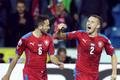Česko-Island: Tomáš Sivok (6) a Pavel Kadeřábek slaví gól
