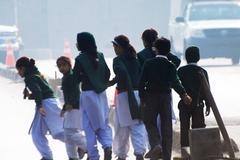 Pákistánské učitelky se učí střílet