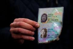 Fotky z "největšího místa činu na světě". Tady sbírají MH17