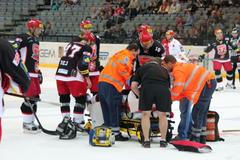 Peter Mikuš (HK) po zákroku Micky