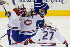 NHL, Toronto - Montreal: Andrej Markov (79), Tomáš Plekanec (14) a Alex Galchenyuk slaví gól