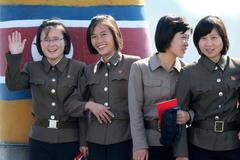 Severokorejské vojákyně u hranic s Čínou