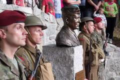 V rodišti parašutisty Josefa Gabčíka byl odhalen jeho usmívající se pomník