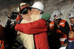 Chile: první horníci ze zavaleného dolu se dostali nahoru