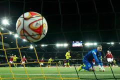 EL, Young Boys Bren - Sparta: Marek Štěch dostává gól z penalty